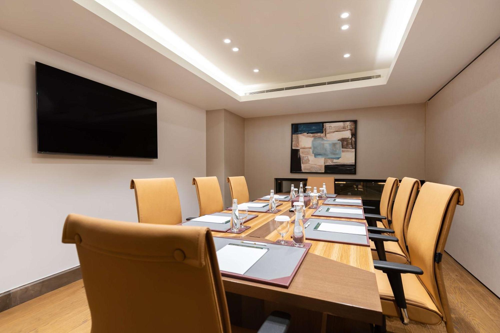 Mansard Riyadh, A Radisson Collection Hotel Экстерьер фото Meeting room at the hotel